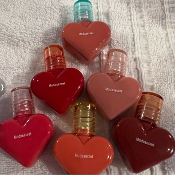 Lip color - Picture 2 of 6